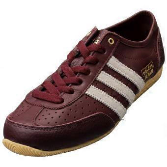 adidas Japan Decon Womens Fashion Trainers in Red White