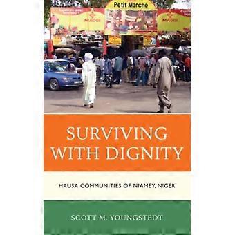 Sobrevivendo com Dignidade: Comunidades Hausa de Niamey, Níger - Scott M. Youngstedt - Capa Dura - Livro em Inglês - História
