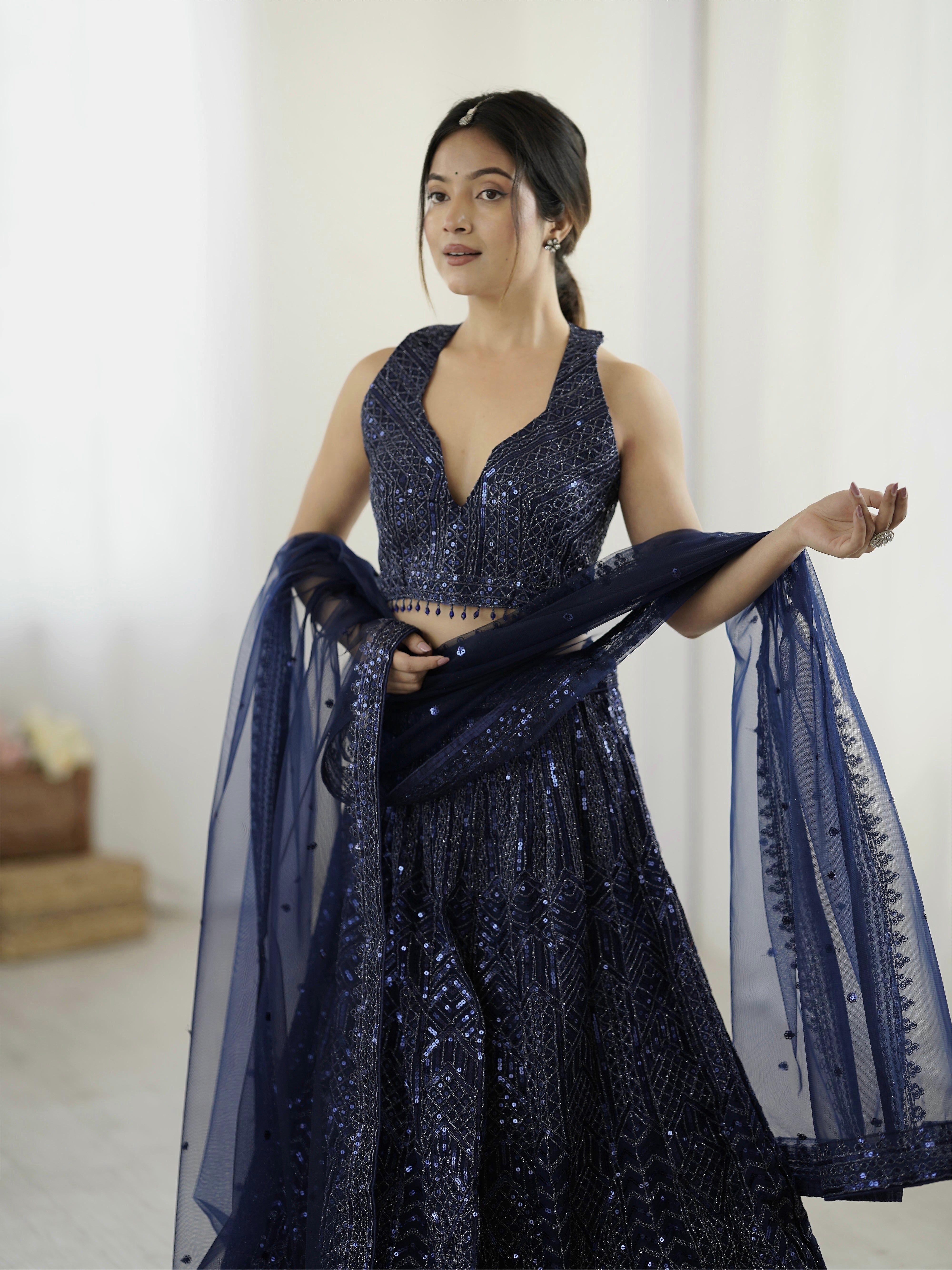 Fab Zone 女装派对服装设计师 Net Lehenga Choli 与序列 Dori 作品