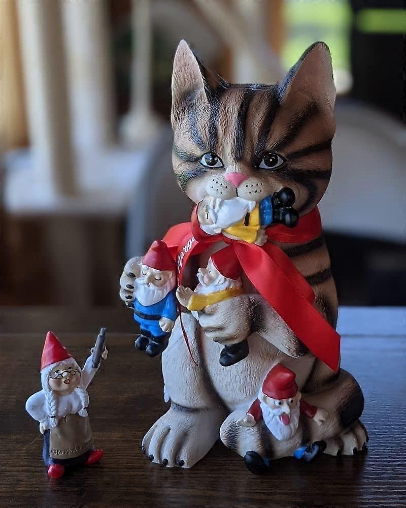 Naughty Cat Garden Dwarf Statue