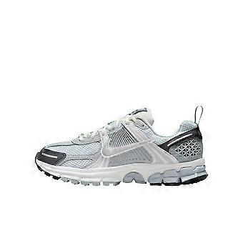 Nike Vomero 5 synteettiset nahkaiset matalavartiset treenikengät, hopeanvalkoiset, unisex HF6998-008