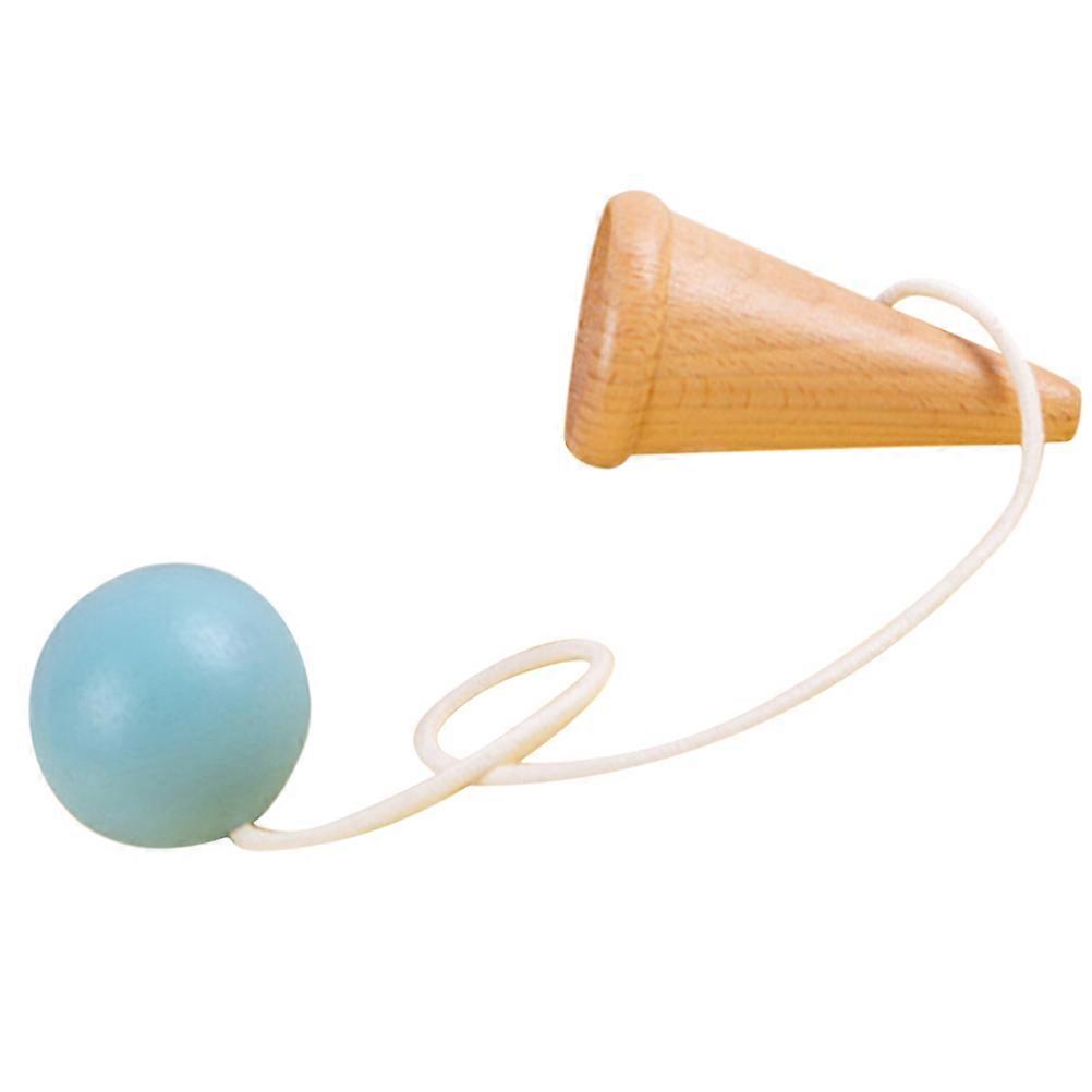Kendama de madeira para brincar.