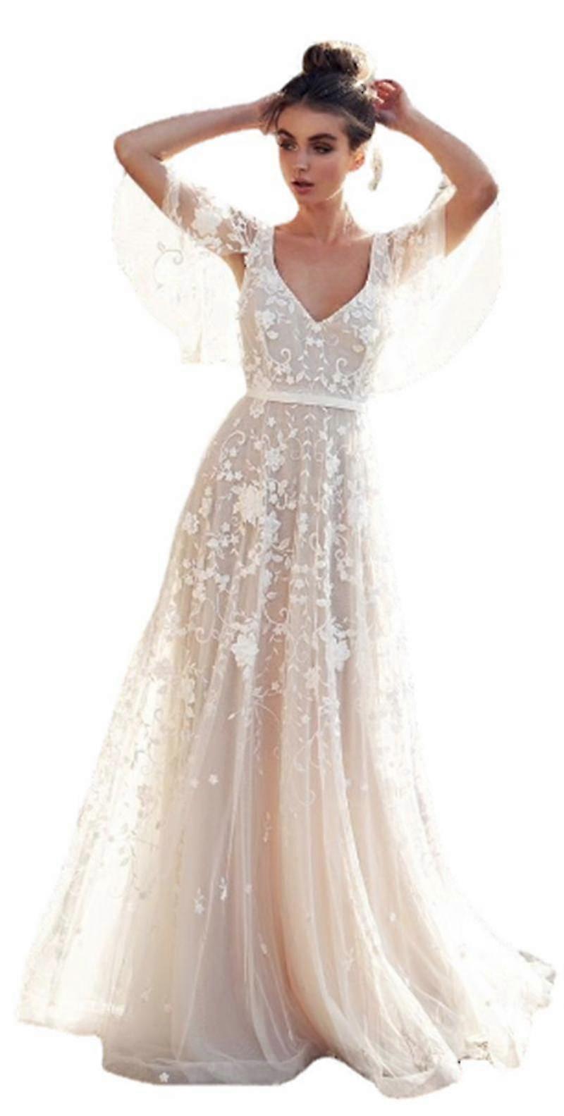 V-ringad grimma med blommig klänning i vit spets