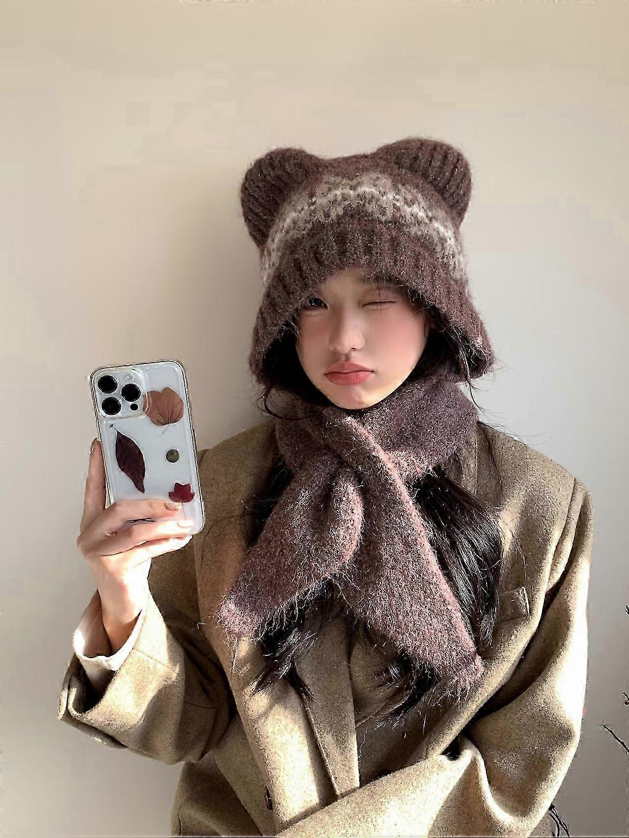 Vintage and cute knitted ear protection hat, designed specifically for women in autumn and winter, equipped with a thick and warm scarf and hat