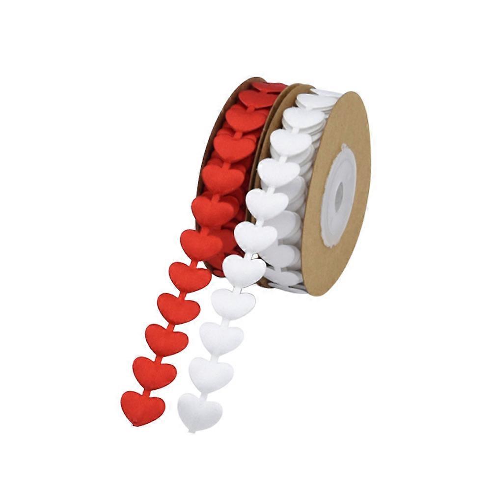 Versatile Garland for Stage Decor, Combining Durability and Attractiveness