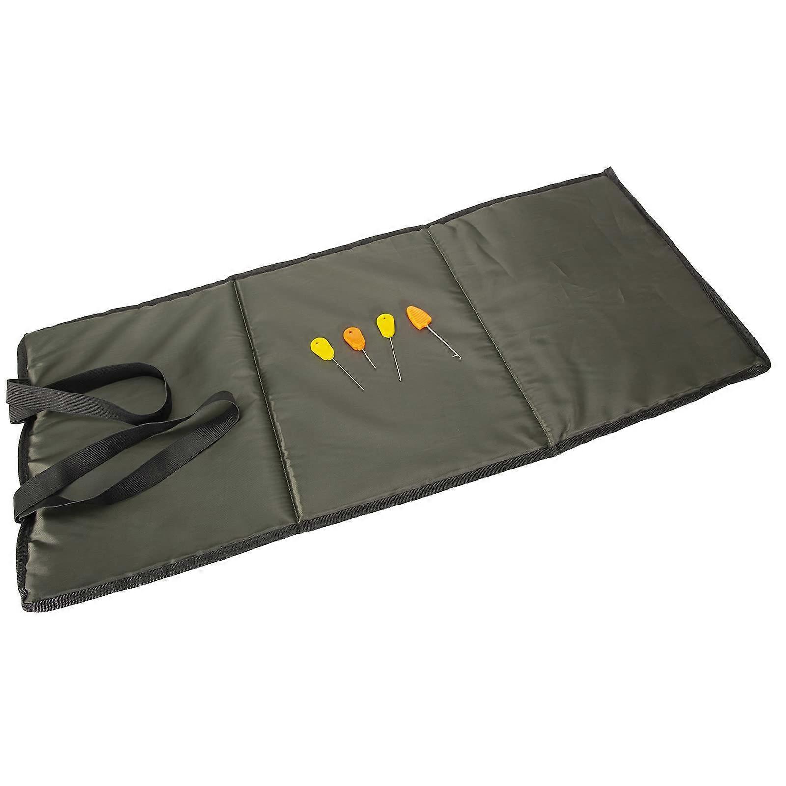Foldable Carp Fishing Unhooking Mat with Fish Protection Padding and Baiting Needle Set