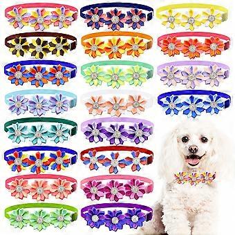 Conjunto de 20 gravatas borboleta florais para cães, vibrantes e ajustáveis, em poliéster, ideais para cães de pequeno porte e acessórios de higiene.