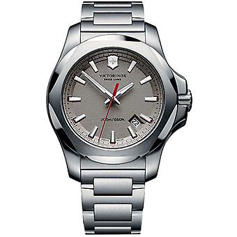 Victorinox Stainless Steel Quartz Analog Men Watch avec bracelet en acier inoxydable V241739