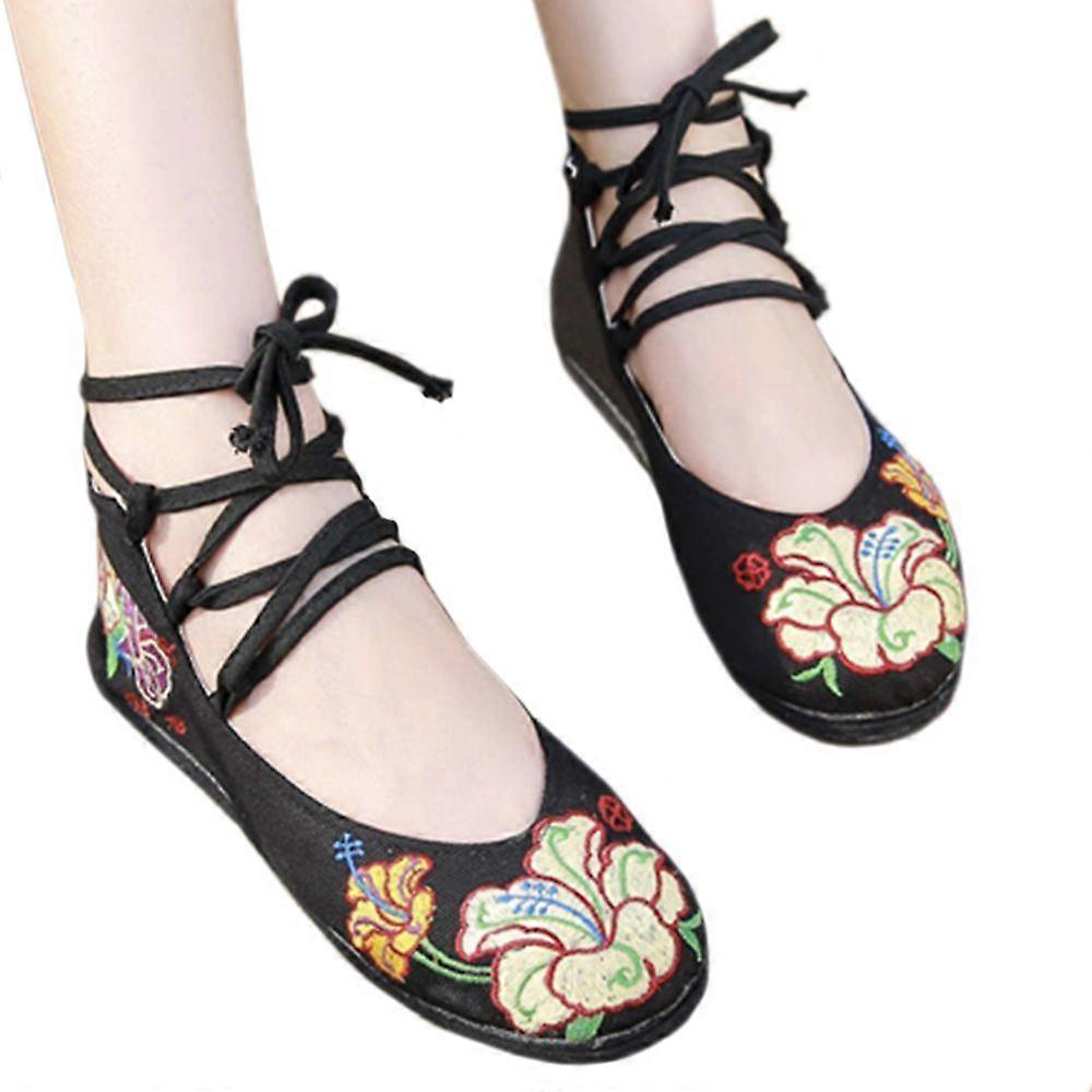 Vieilles chaussures brodées en tissu de Pékin coupe basse