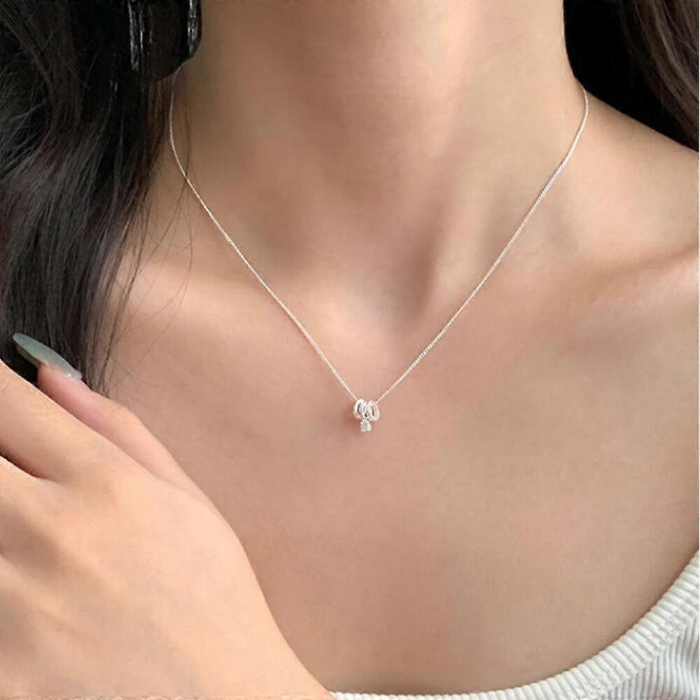This women's cubic zirconia round necklace is an exquisite summer accessory. Paired with a sparkling pendant, its simple design exudes a gentle charm.