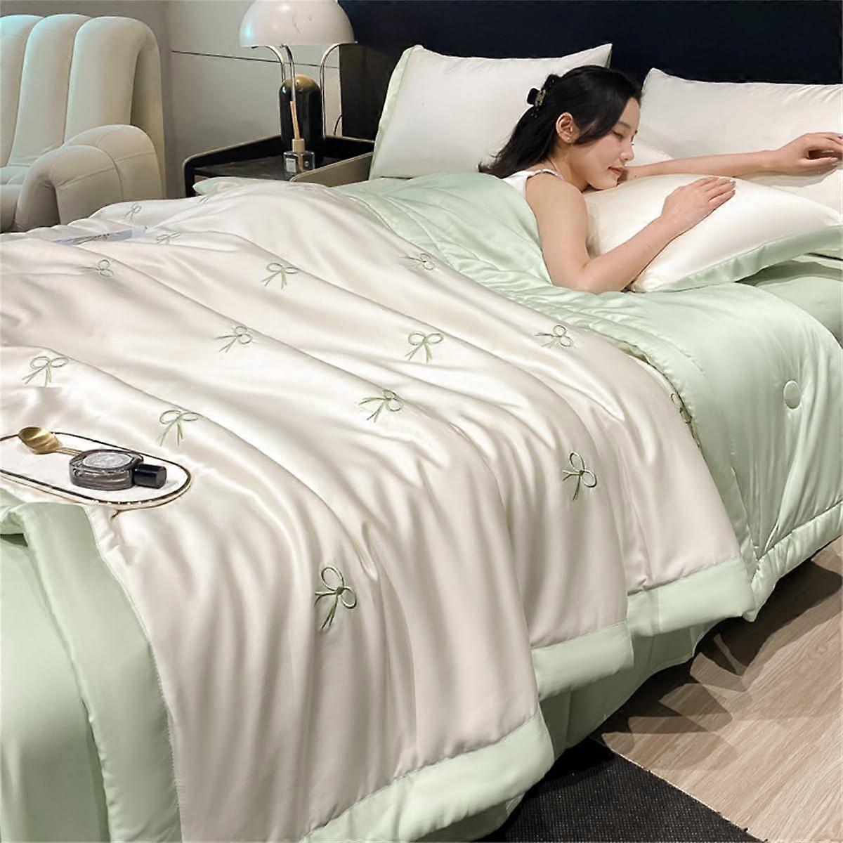 Cooling Quilt 4Piece Set, Breathable Lightweight Summer Bedding with Reversible Floral Design, King Size