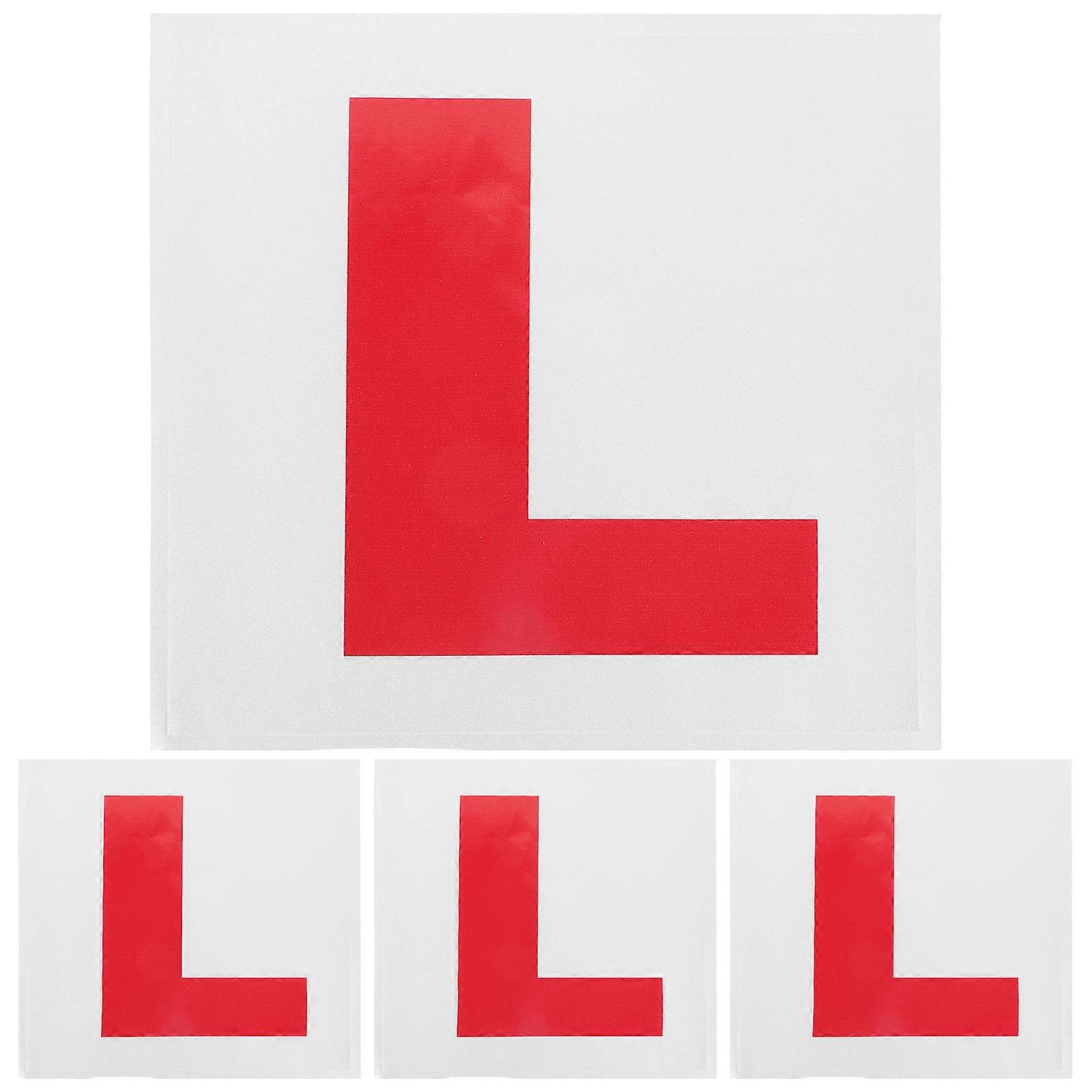 ステッカー車のステッカー車の運転は、新しいドライバーの耐久性のある4個を示しています