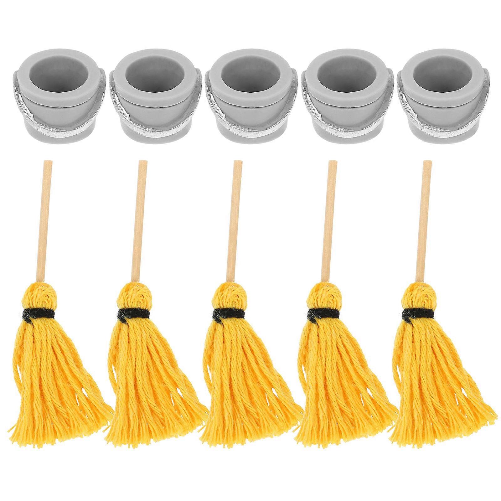 Miniature Mop and Bucket Kit – 5 Sets of Dollhouse Cleaning Tools for Mini House Decoration and DIY Crafts (Random Colors)