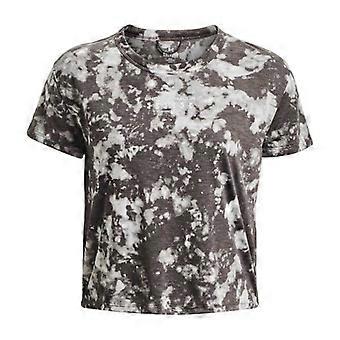 Camiseta Under Armour Run Trail para mujer, estilo regular, con efecto desgastado.