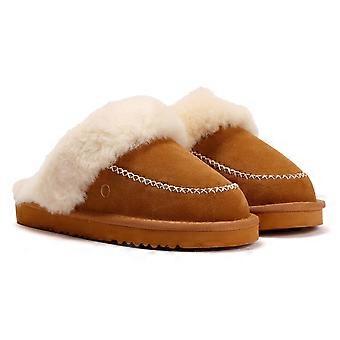 Pantofole da donna in pelle scamosciata color castagna modello Celeste di Osprey London.