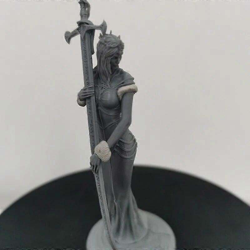 Scala 1/24 Figura in resina Regina con spadone non assemblato e non dipinto Model Kit