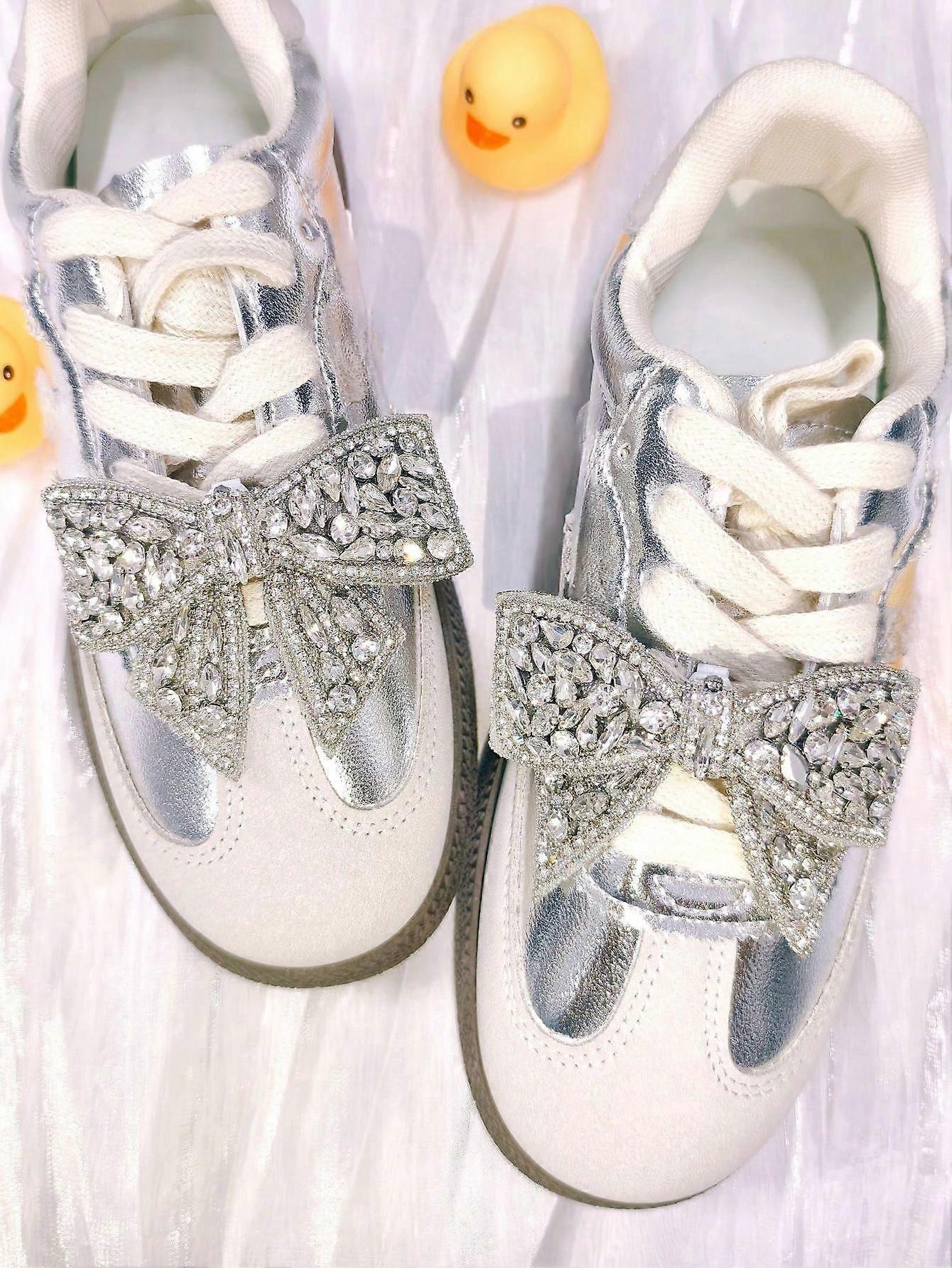 2 قطعة اكسسوارات الأحذية مشبك القوس المعدني مع ديكور حجر الراين الكريستال ، ومناسبة للأحذية ، والأحذية الرياضية ، والحقائب والملابس ، والديكورات DIY متعددة الاستخدامات (حذاء