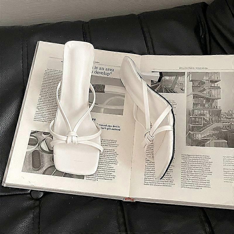 صنادل صيفية ذات كعب عال على الطراز الكوري على النمط الكوري مربع القدم للنساء مع أشرطة رفيعة متقاطعة مع أشرطة مفتوحة صنادل جنية