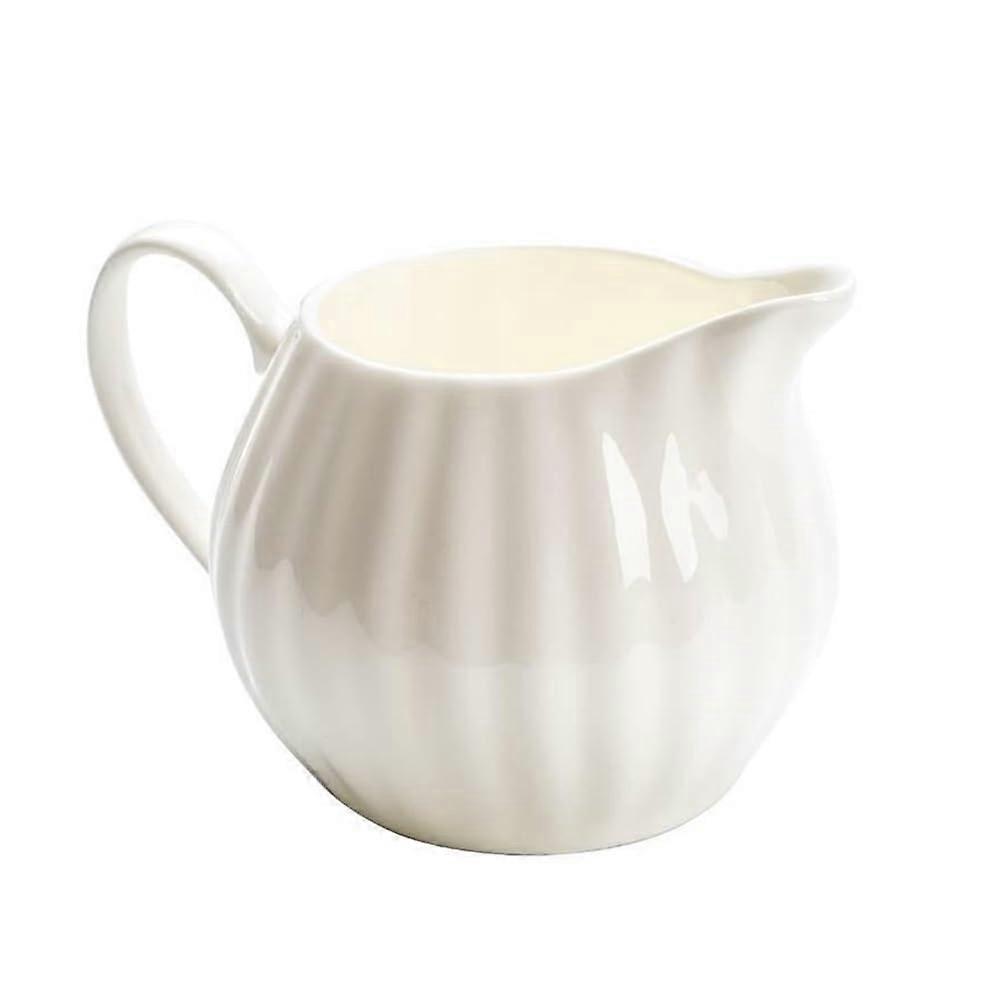 Large Ceramic Gravy Boat with Pour Spout for Smooth Spill Serving and Elegant Tabletop Display