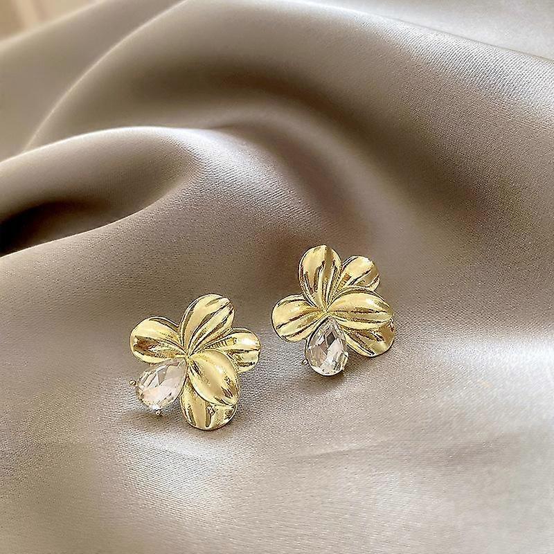 Temperament Simple Flower Earrings Female Design Sensors Fresh Earrings Advanced Various Light Facial Earrings