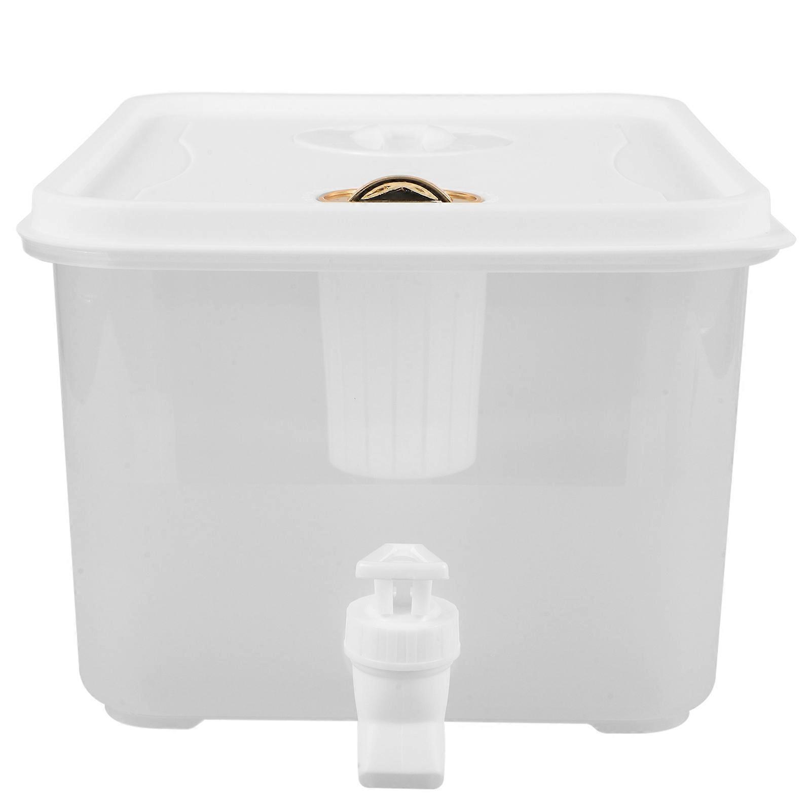 White Fridge Pitcher with Lid for Garden Use Made of PP Material 70 oz