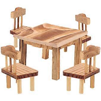 Conjunto pequeno de mesa e cadeiras de madeira para decoração de casa.
