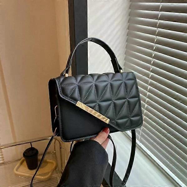 Square shoulder bag, comfortable shoulder strap, practical and fashionable