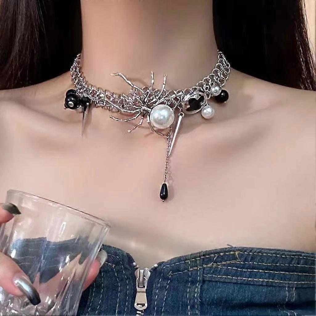 Retro spider button necklace with exaggerated design choker