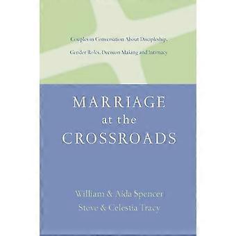Casamento na Encruzilhada: Casais em Conversa sobre Discipulado e Gênero - Ada Besanon Spencer - Livro de Bolso - em inglês