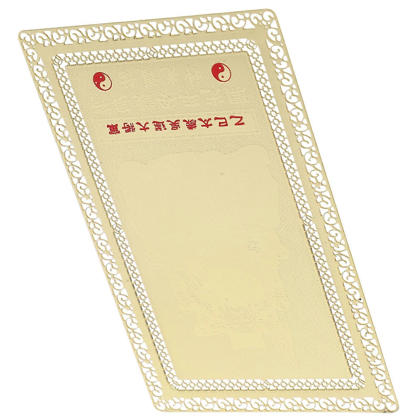 Amuleto chinês de cobre dourado para proteção e sorte.