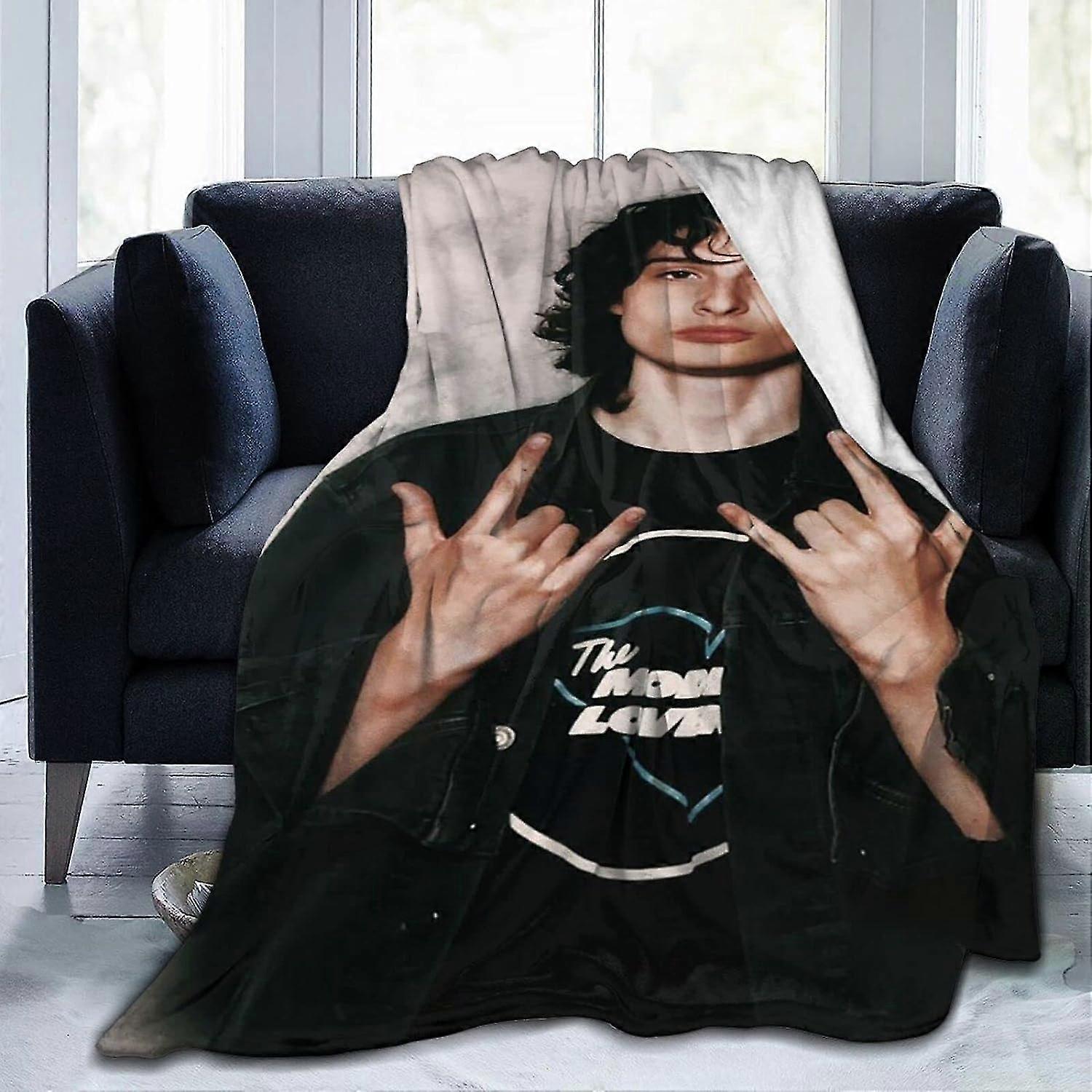 Finn Wolfhard Throw Blanket,Super Soft Comfy Flannel Fleece Blanket,Lätt Mysig Microfiber Anti-Pilling Plush Blankjvrivjh3803