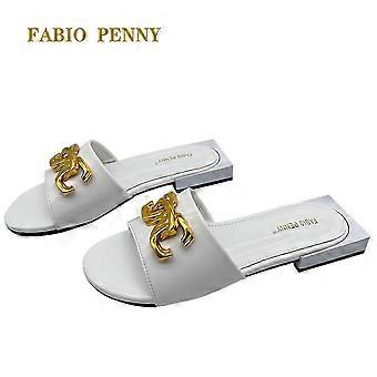 Nouvelle couleur unie Pantoufles plates pour dames Vacances décontractées confortables Pantoufles de dame Fermoir de style italien Chaussures de dame