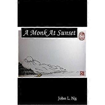 En munk i solnedgången
