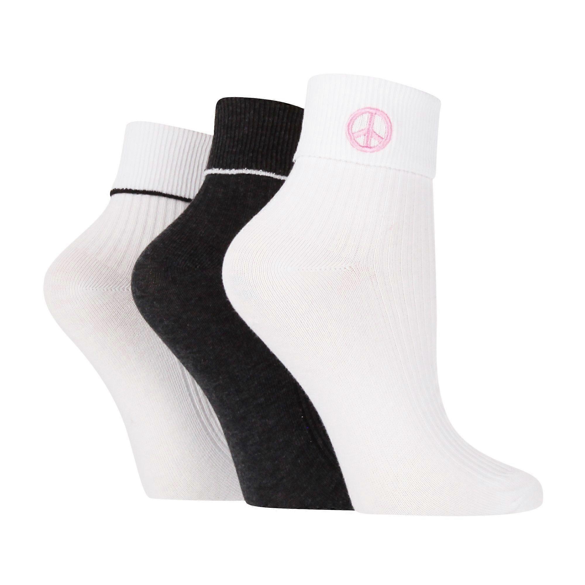 Wildfeet - 3 Pairs Ladies Embroidered Lounge Socks