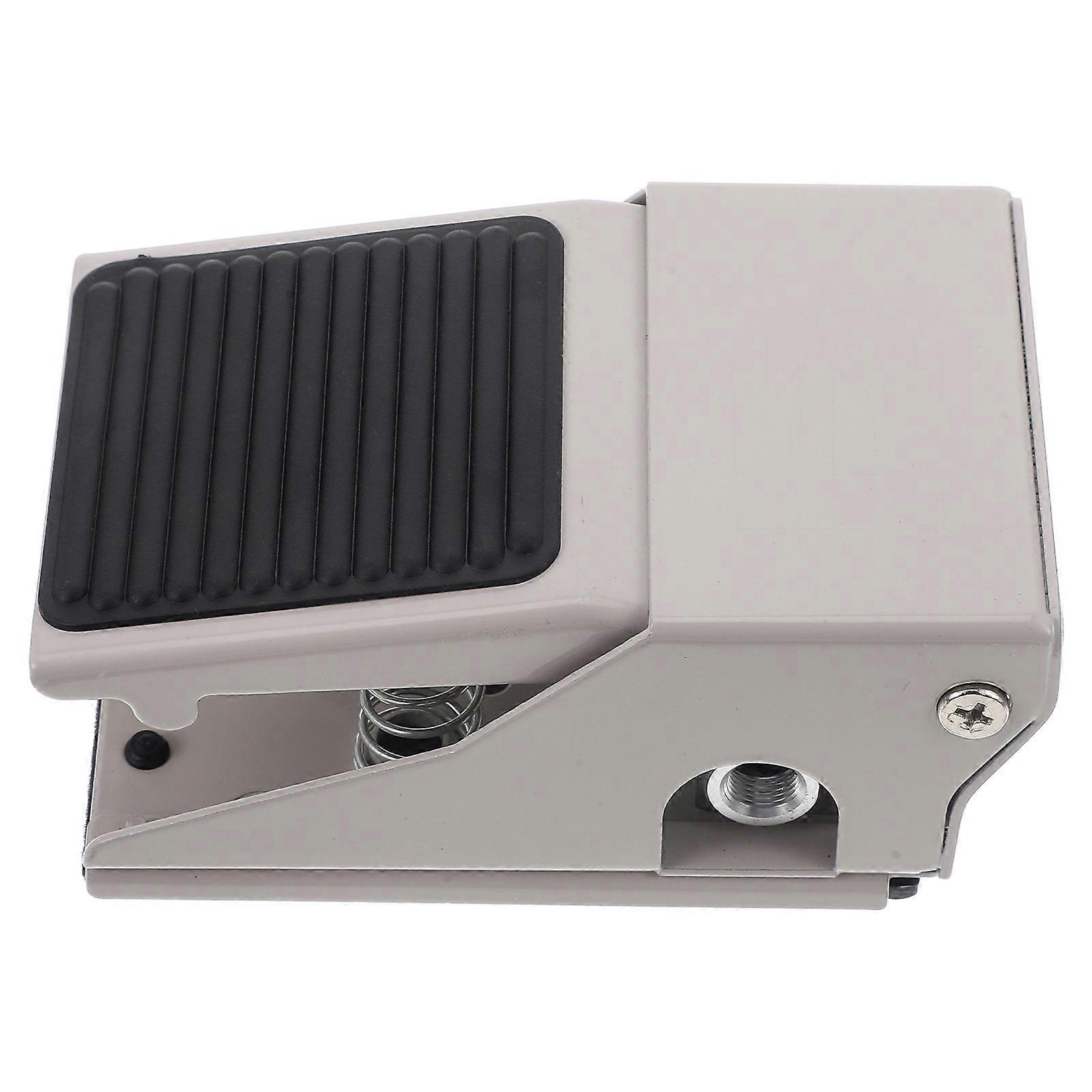 Floor Mount Pedal Valve FV320 Pneumatic Devices Nominal Pressure 0.8 MPa Rectangular Versatile Design 1Pack