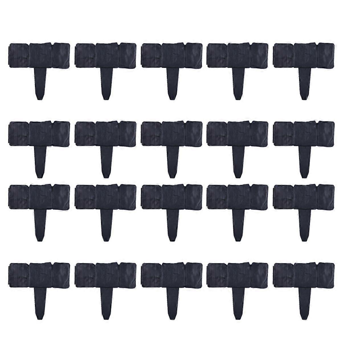 Černý plechový plastový plot, dělicí plot, imitace kamene nádvoří trávník vila dekorace malý plot