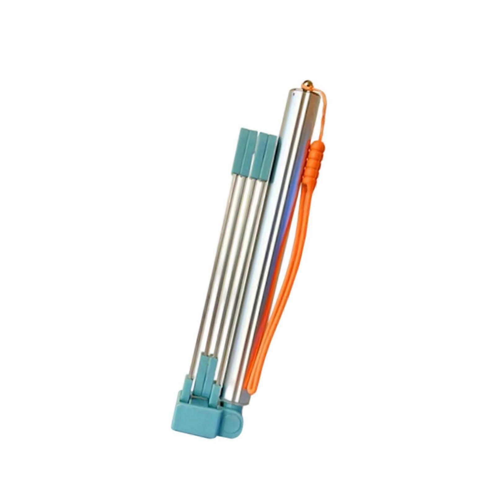 The pet waste scoop keeps hands clean and maintains tidiness, with a compact design for easy use in neighborhoods, size S.