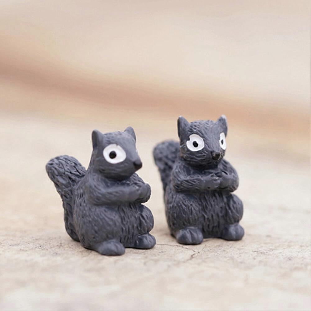 リスの家の装飾ミニエルフの庭リスの彫刻の庭の屋外の装飾