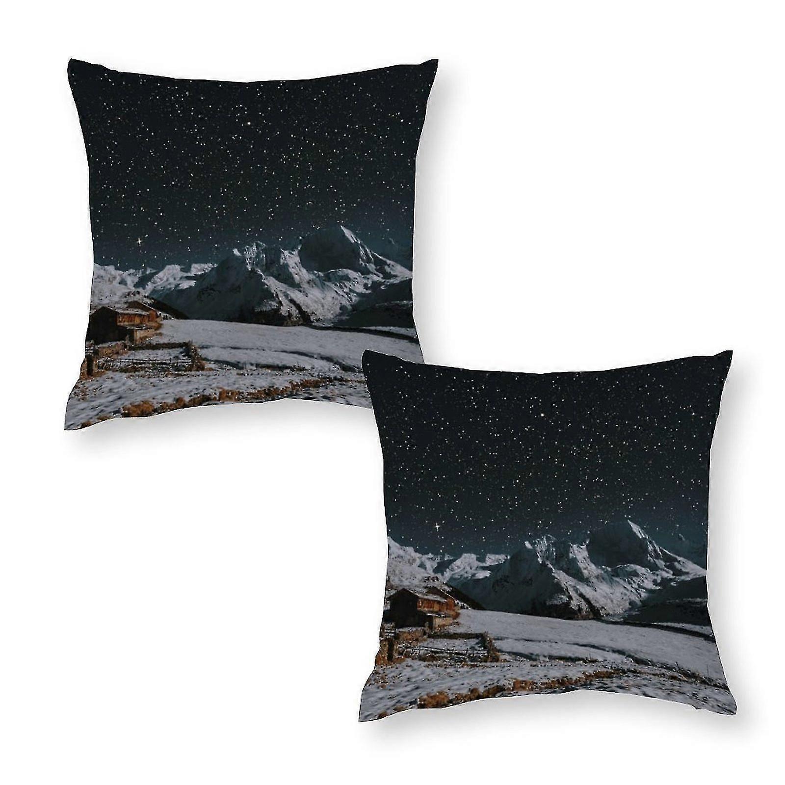 Meio da neve coberta de terra conjunto de 2 fronhas