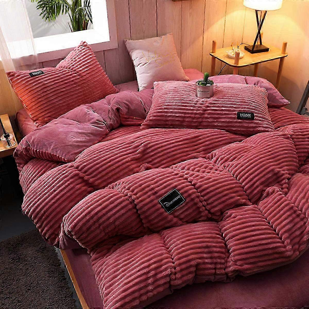 Thickened Magic Velvet Duvet Cover in Coral - Soft Milk Velvet Single Size Bedding for Luxurious Comfort and Warmth