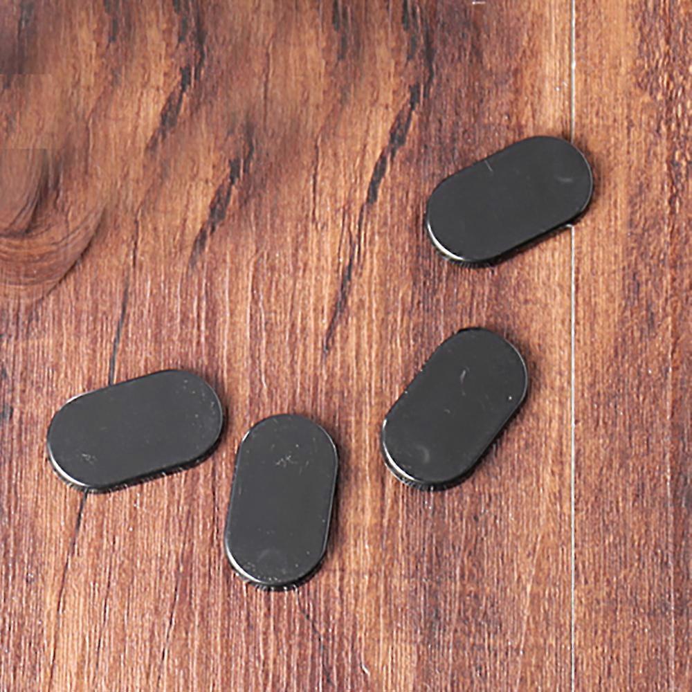 4 capuchons noirs