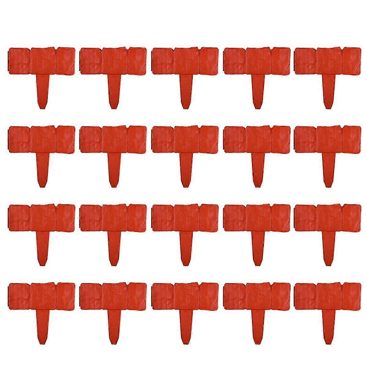 Bílý plastový plot, dělicí plot, imitace kamene, nádvoří, trávník, dekorace vily, malý plot