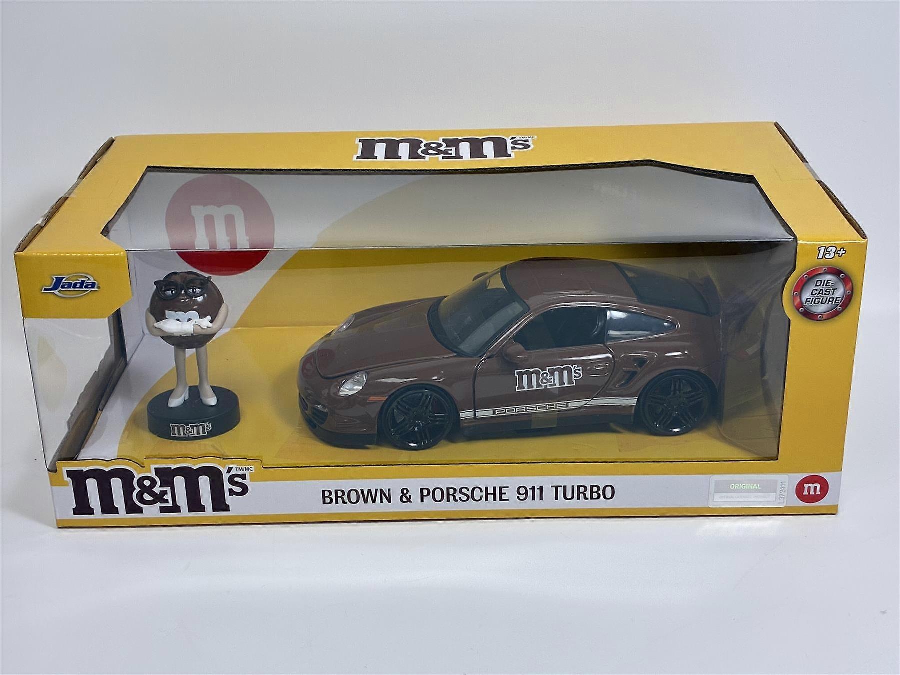 M&Ms Brown Figure and Porsche 911 Turbo 1:24 Scale Jada 34624