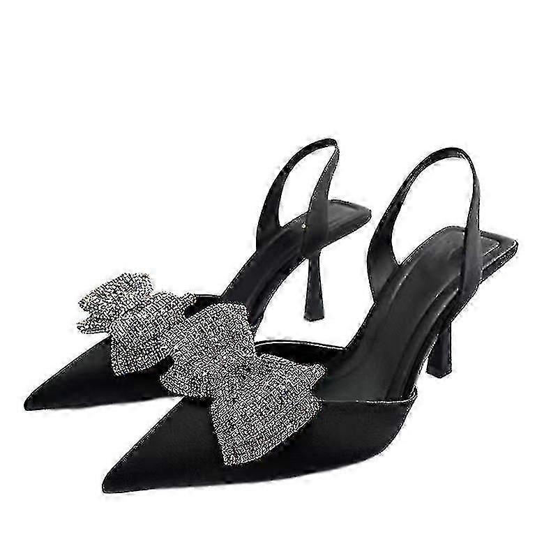 Högklackade skor med utsmyckad rosett