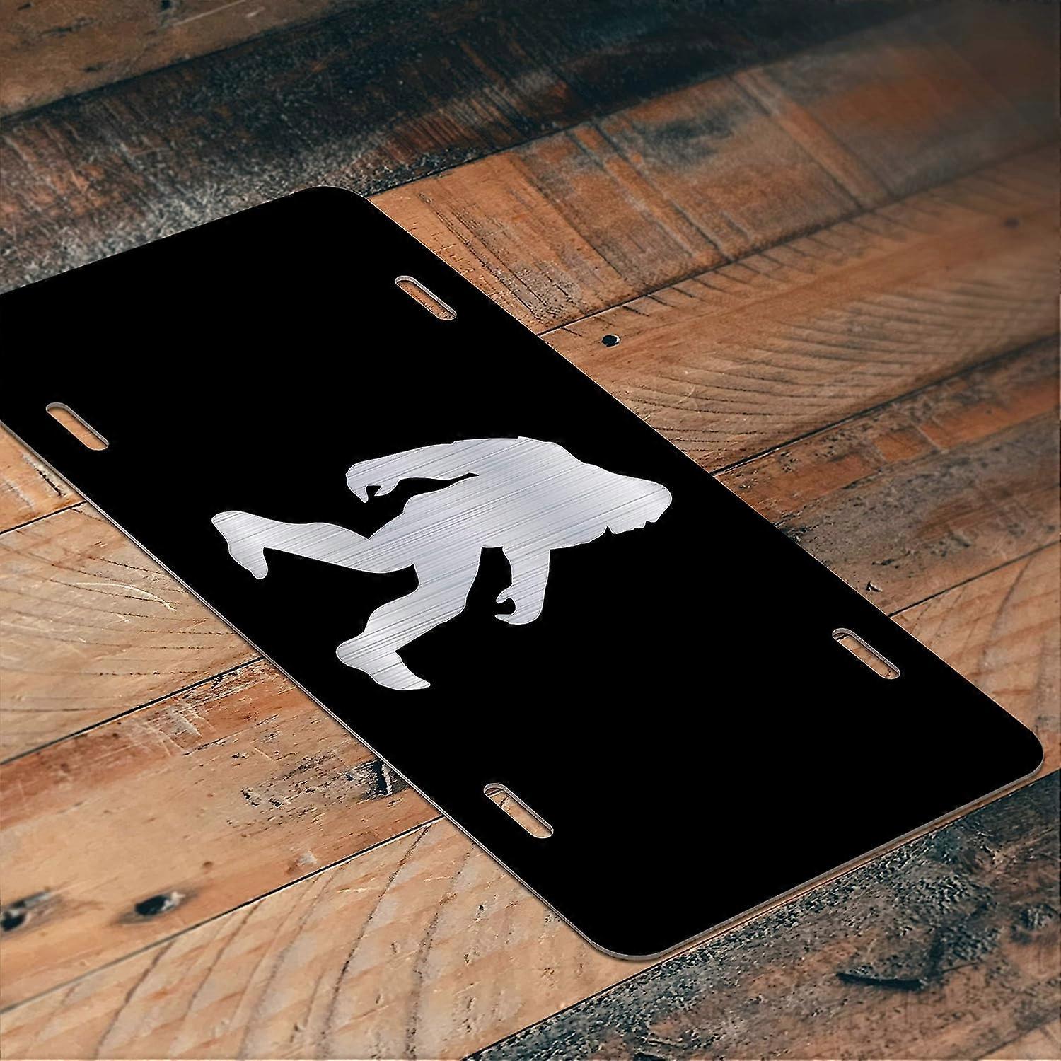 Placa de Licença de Vaidade Sasquatch Bigfoot | Alumínio Gravado | 6 polegadas por 12 polegadas | Carro Caminhão RV Trailer Wall Shop Man Cave | VLP186