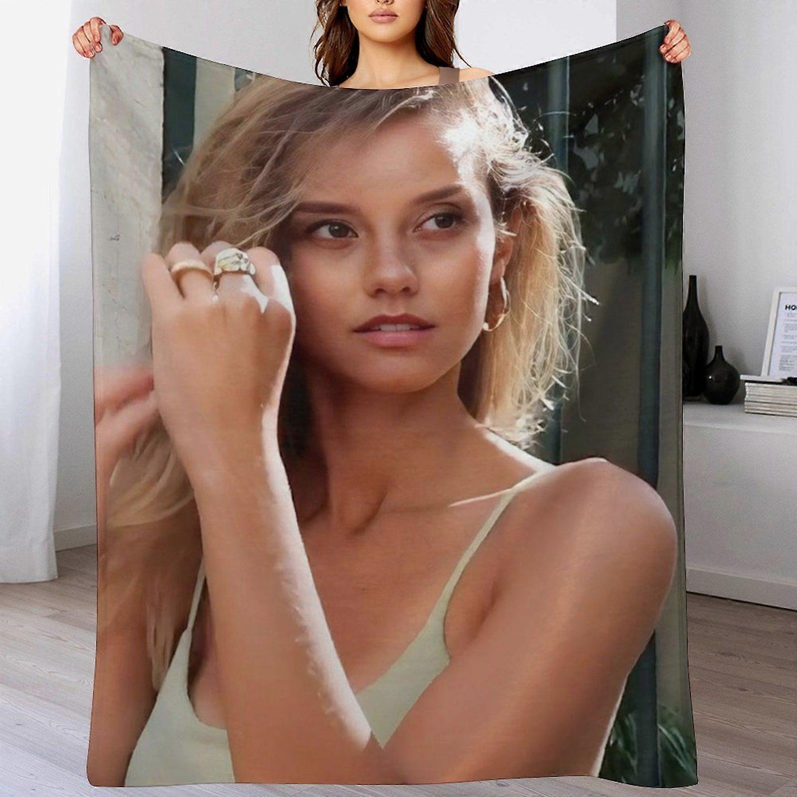 Riley Reid Lightweight Fuzzy Blanket for Office Sleep Camping Bed Anti-Shrink Washable Plush Breathable