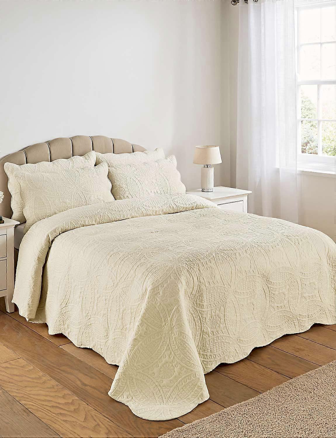 Chums | Quality | Olivia Quilted Bedspread Set Elegant Floral Medallion Pattern with Scalloped Edges Includes 2 FREE Quilted Pillowshams (one with Single size) Polyester Microfibre