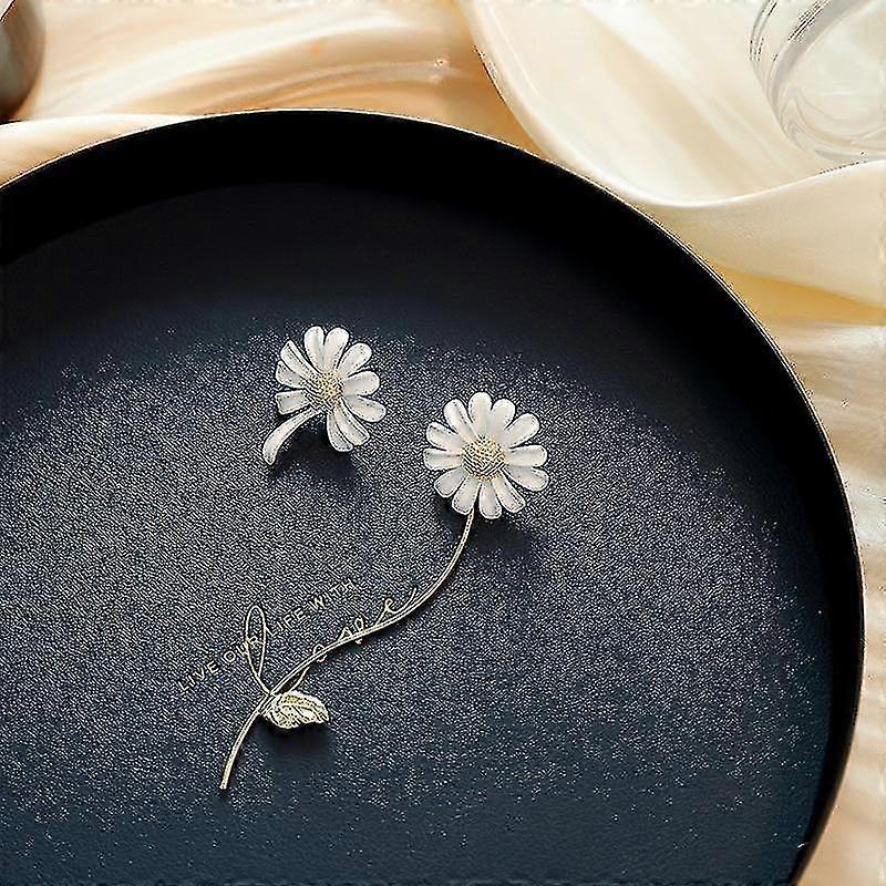 Irregular Daisy Flower Stud Earrings