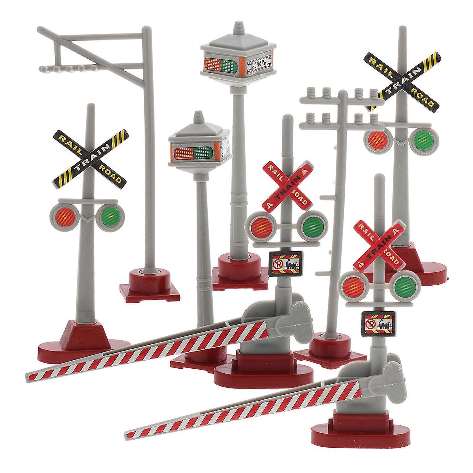 Realistic Model Train Traffic Signal for Educational DIY Use 8Pcs Plastic Set