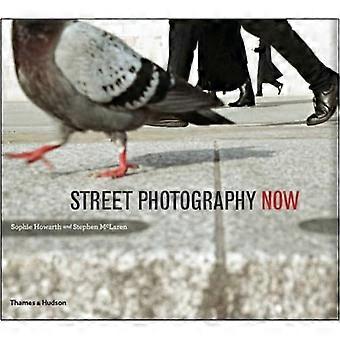 Street Photography nu: med 301 bilderna i färg och svartvitt
